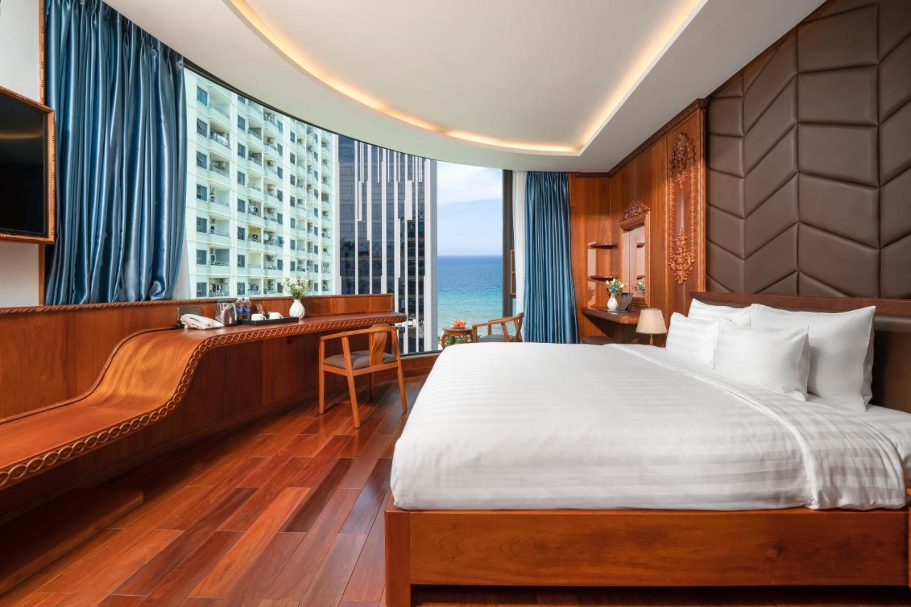 Monalisa Luxury Hotel Da Nang Exterior photo