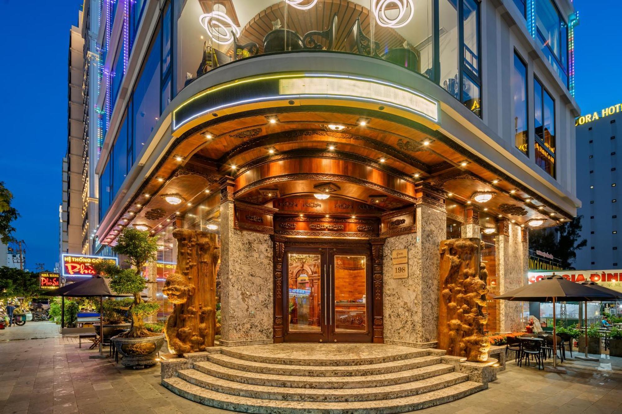 Monalisa Luxury Hotel Da Nang Exterior photo