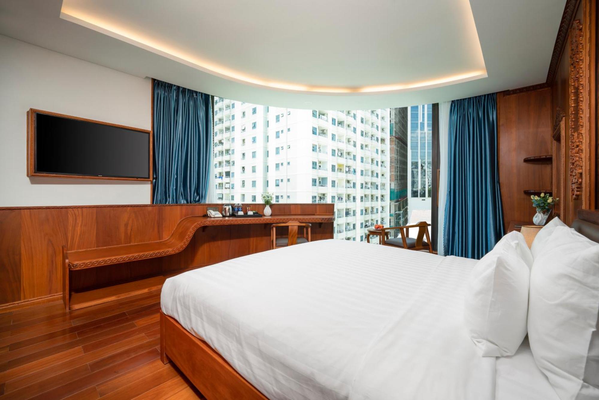 Monalisa Luxury Hotel Da Nang Exterior photo