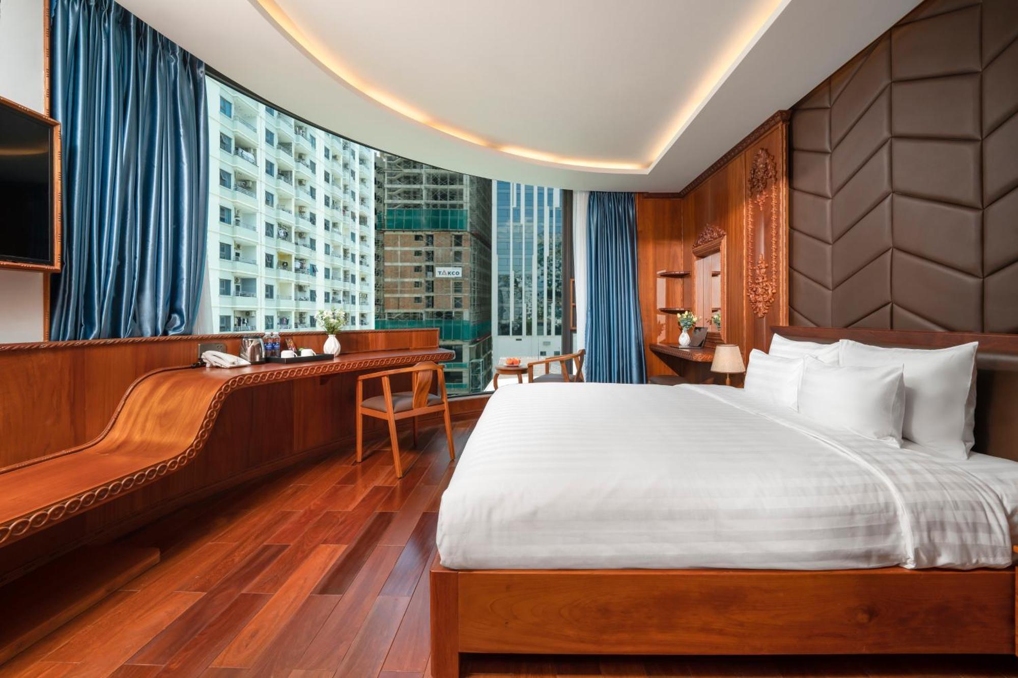 Monalisa Luxury Hotel Da Nang Exterior photo