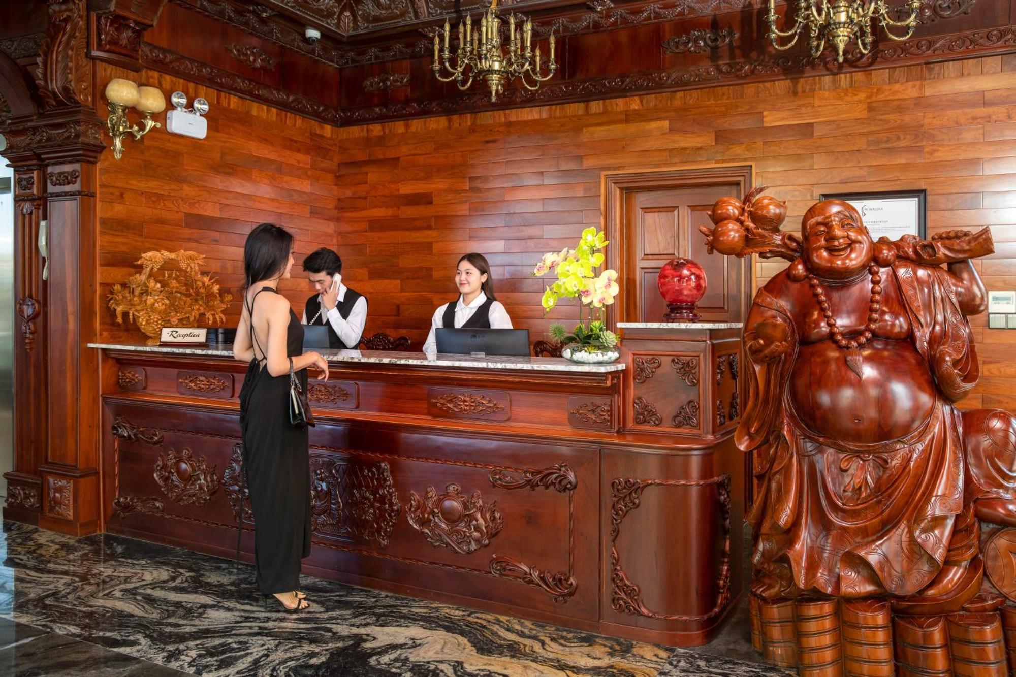 Monalisa Luxury Hotel Da Nang Exterior photo